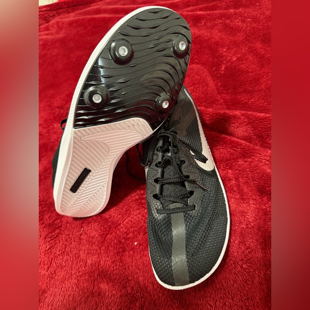 NWT NIKE DISTANCE TRACK Black and Gray Athletic Shoes SIZE 10.5